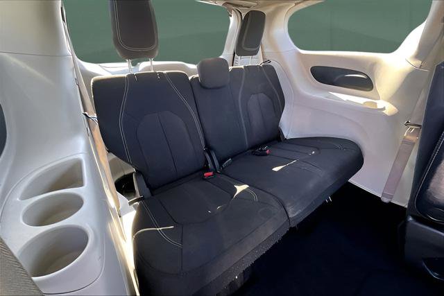 Used 2022 Chrysler Voyager LX image 25
