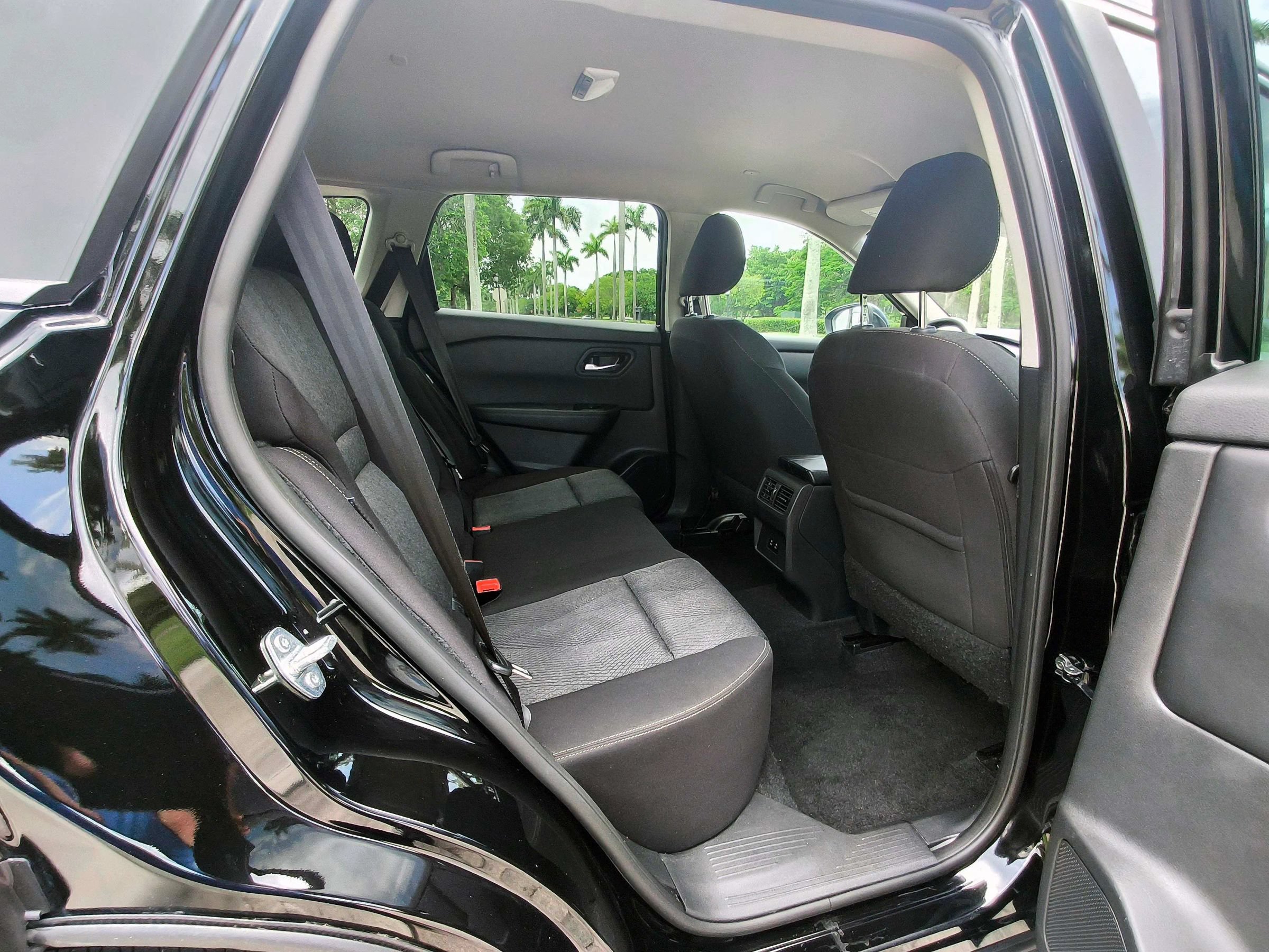 Used 2024 Nissan Rogue SV FWD image 35