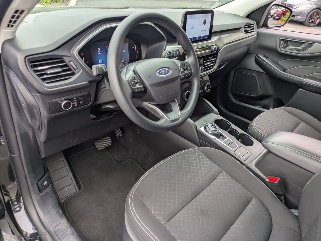 Used 2025 Ford Escape Active AWD/4WD image 17