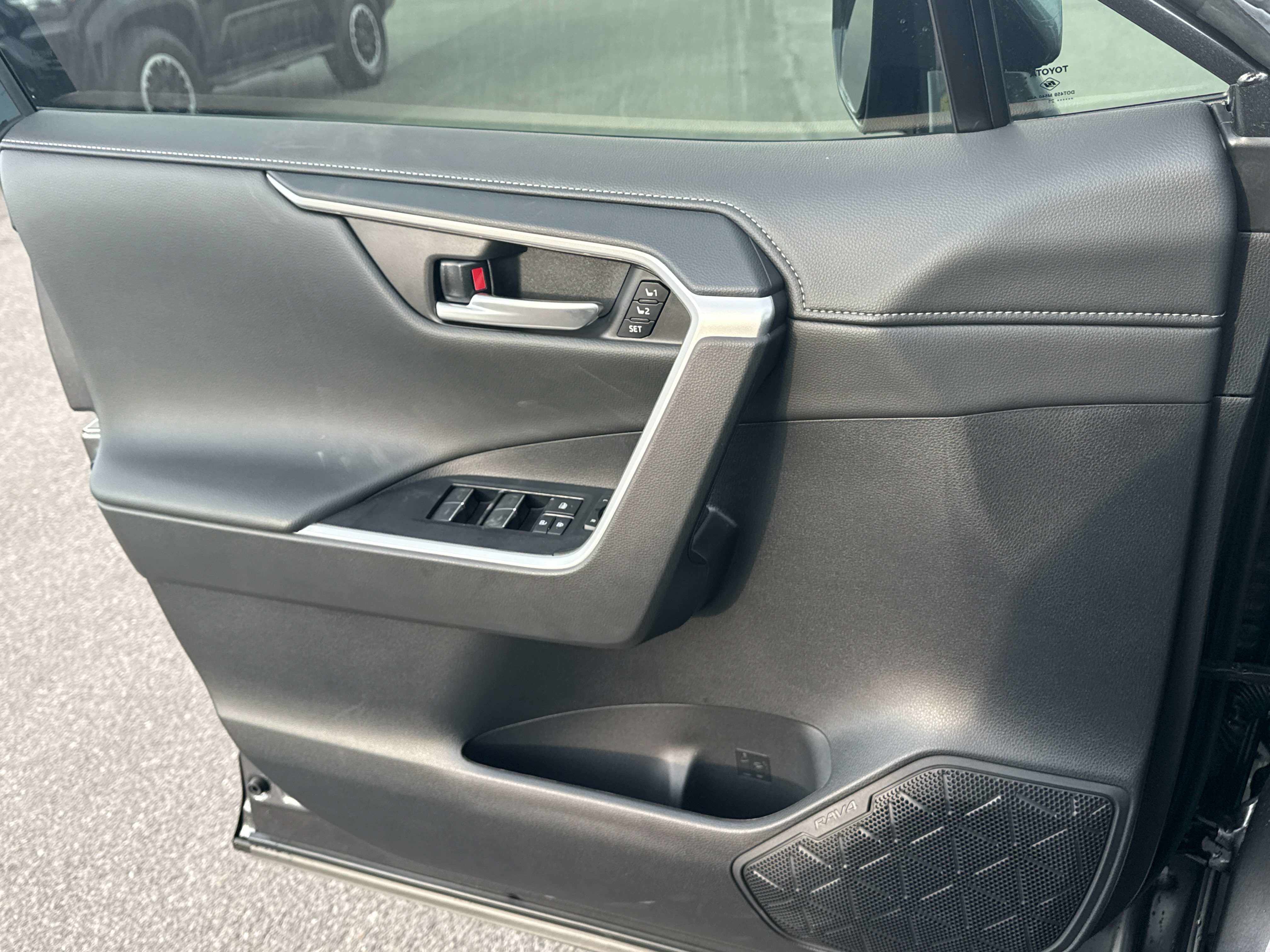 Used 2025 Toyota RAV4 Limited image 12