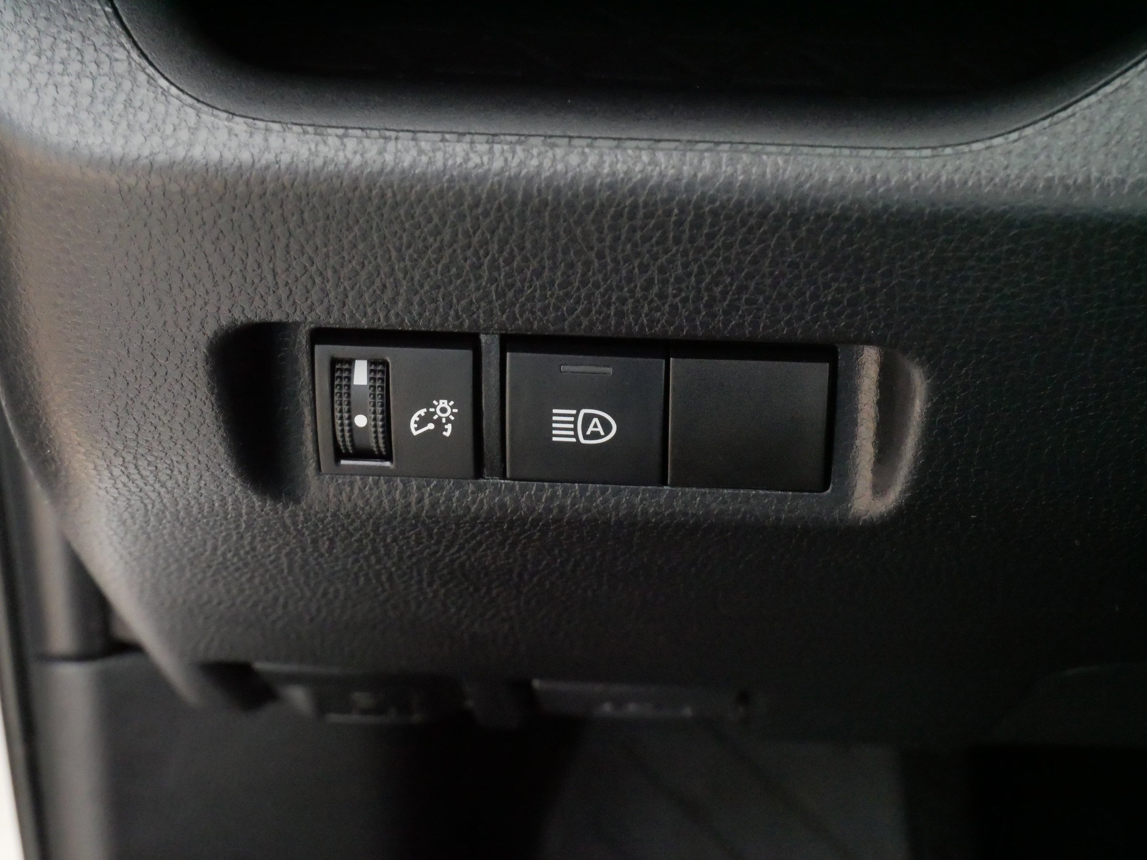 Used 2023 Toyota RAV4 LE AWD/4WD image 27