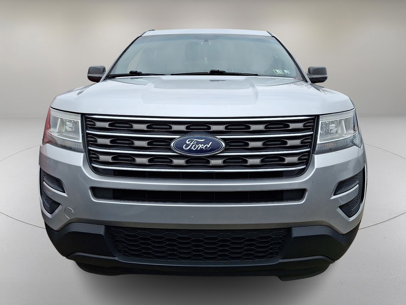 Used 2017 Ford Explorer image 2