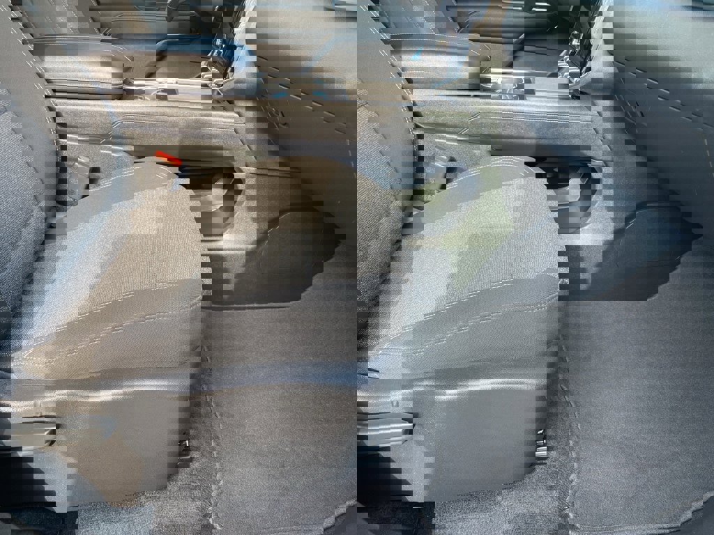 Used 2025 GMC Acadia Elevation image 30