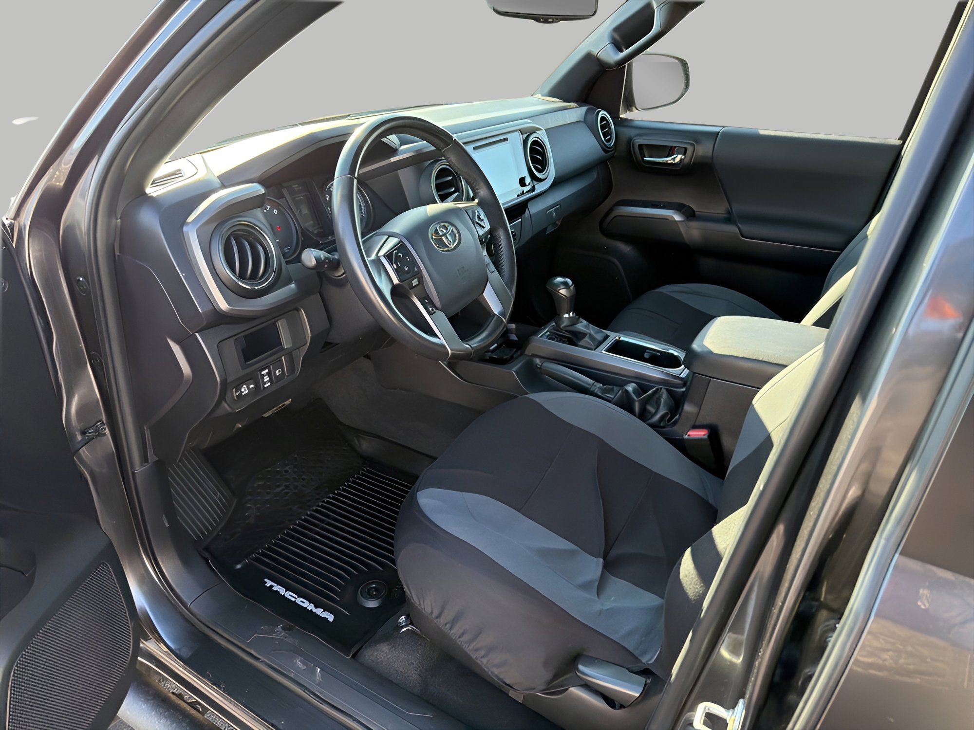 Used 2018 Toyota Tacoma TRD Sport image 12