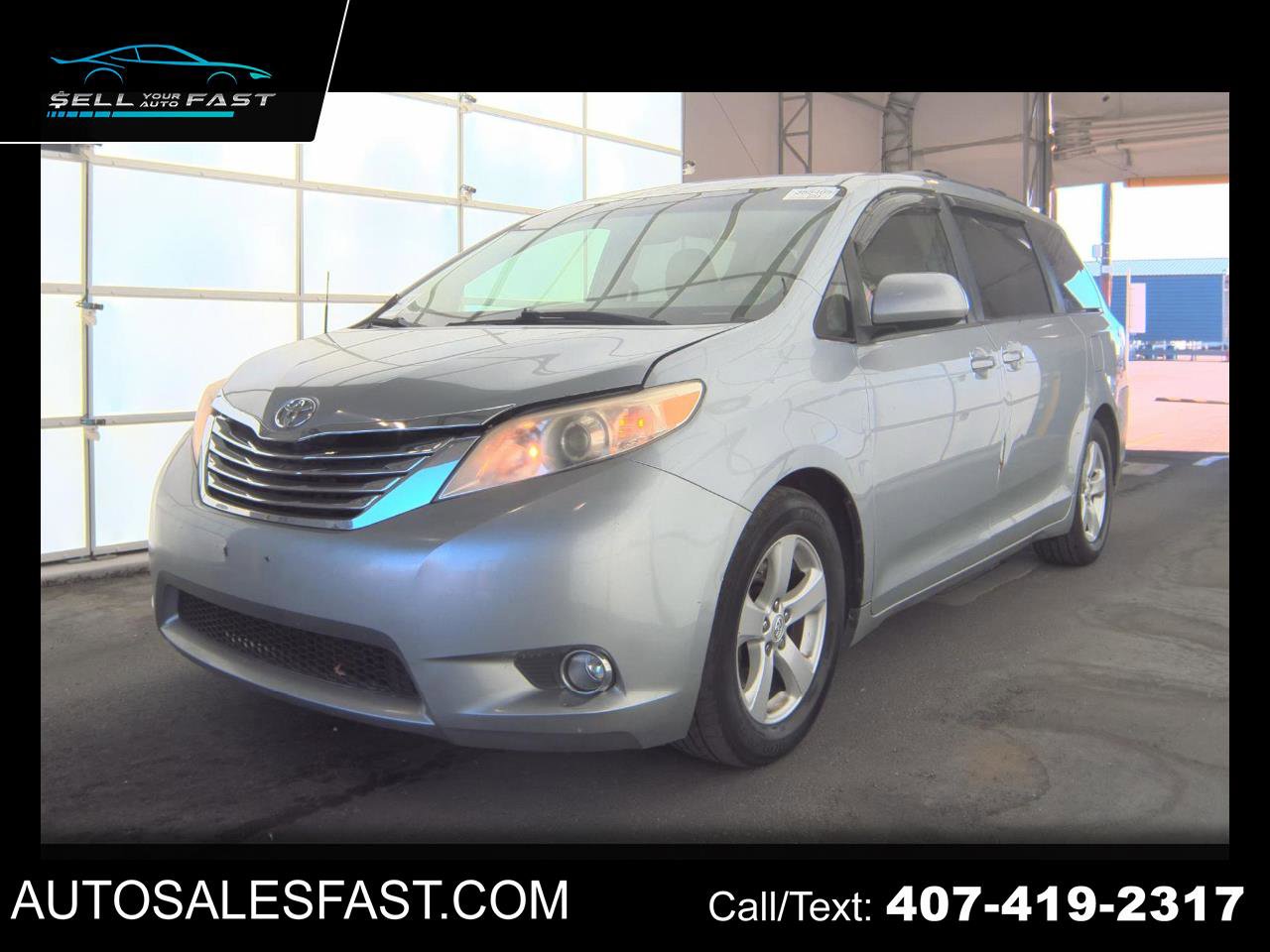 Used 2011 Toyota Sienna LE image 1