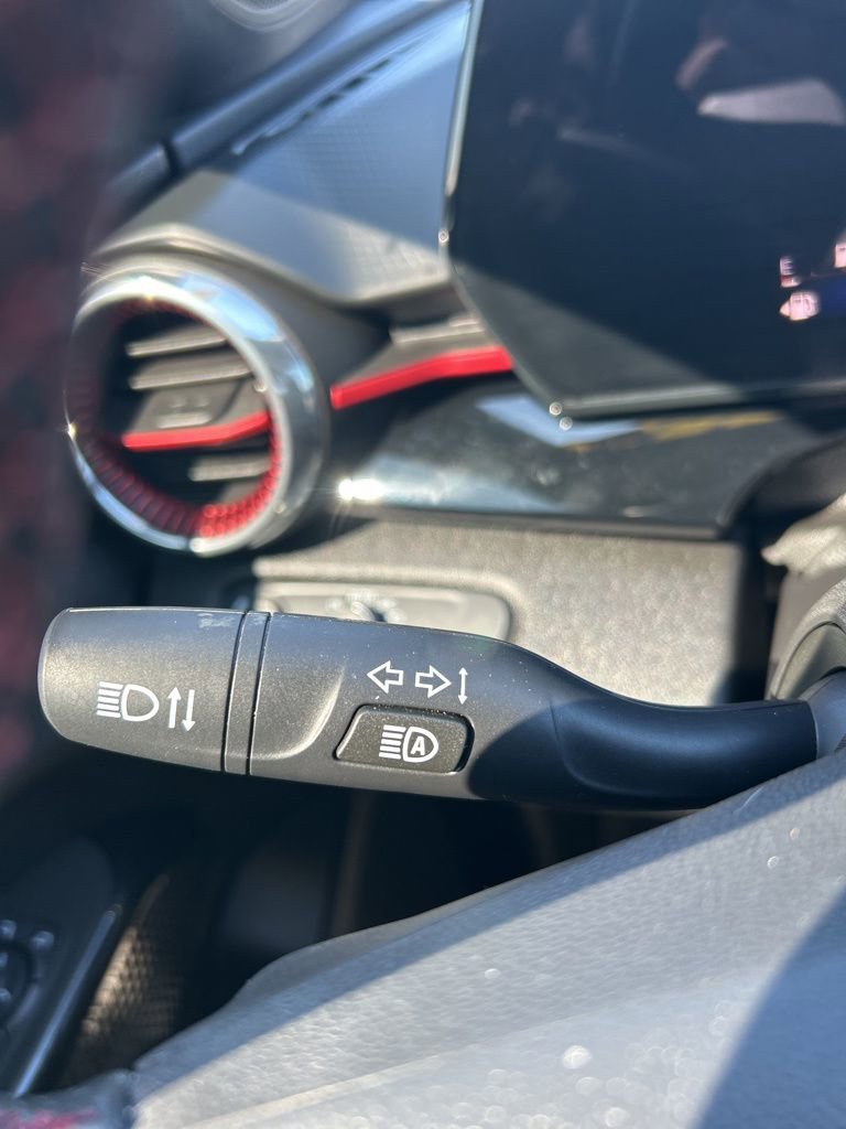 Used 2024 Chevrolet Trax RS w/ Sunroof Package image 23