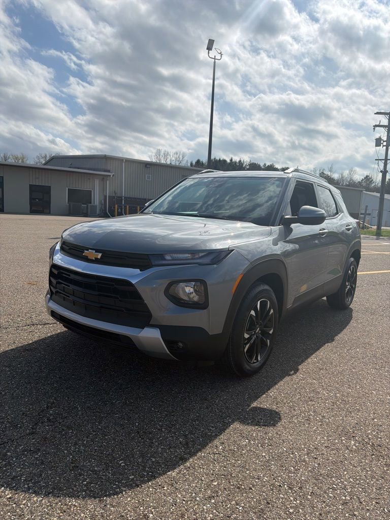 Used 2023 Chevrolet TrailBlazer LT FWD image 1