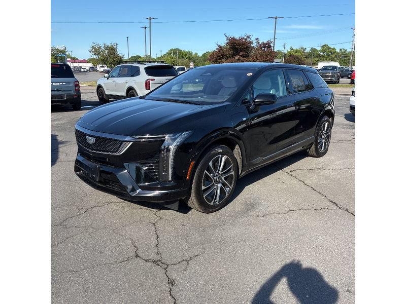 Used 2026 Cadillac Optiq Sport 1 w/ LPO, Floor Liner Package AWD/4WD image 1