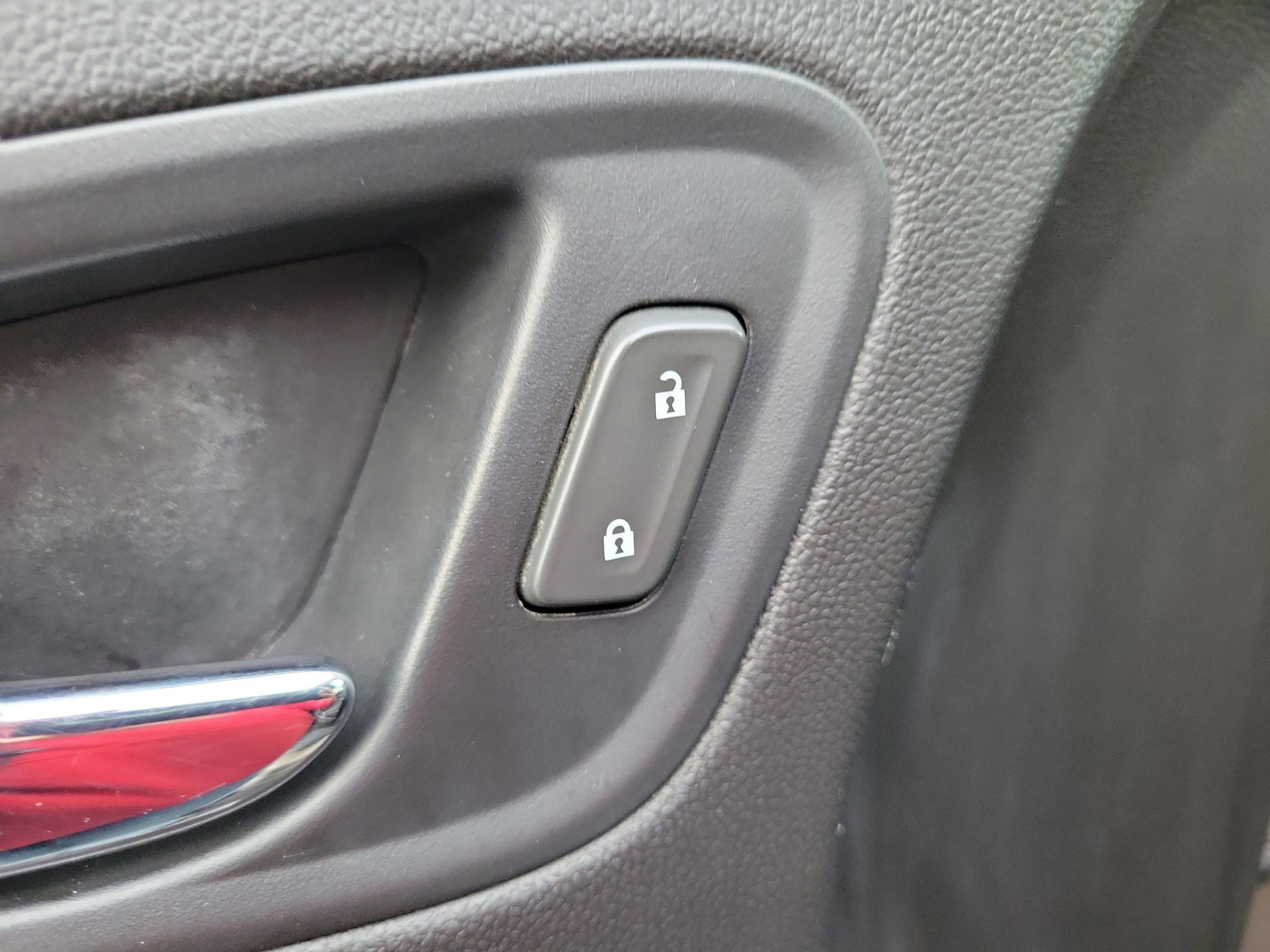 Used 2017 Chevrolet Colorado LT w/ LT Convenience Package AWD/4WD image 19