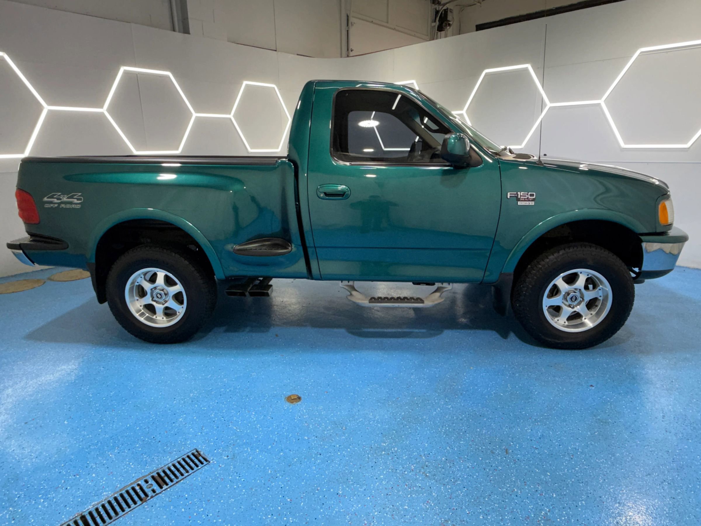 Used 1998 Ford F150 4x4 Regular Cab image 2