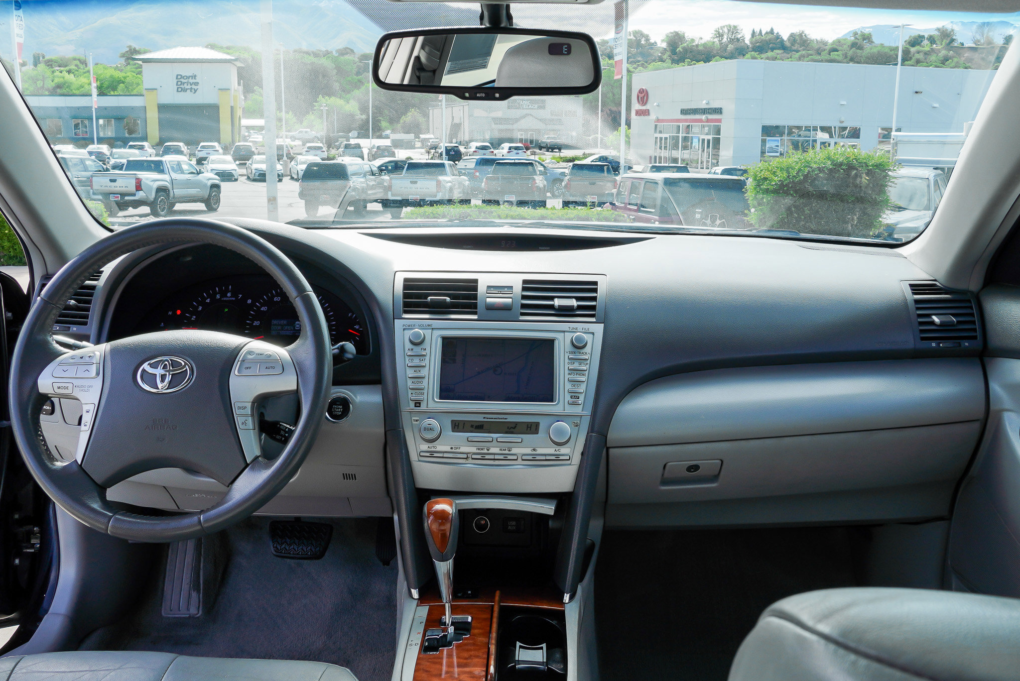 Used 2011 Toyota Camry XLE w/ SE/XLE Extra-Value Pkg FWD image 31