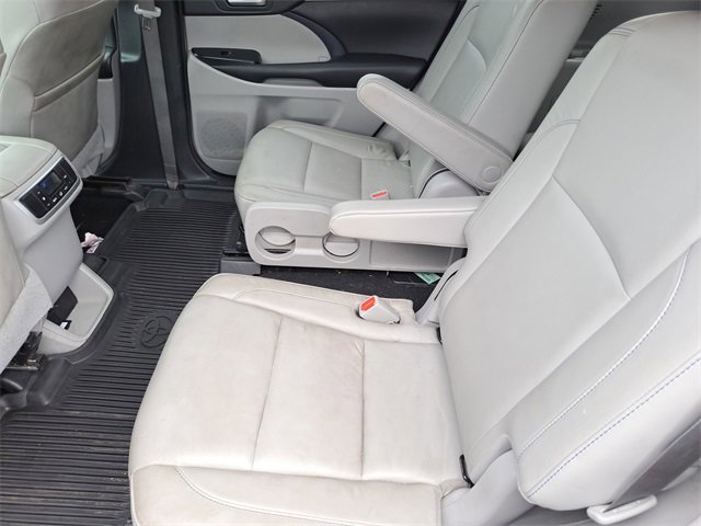 Used 2018 Toyota Highlander XLE image 24