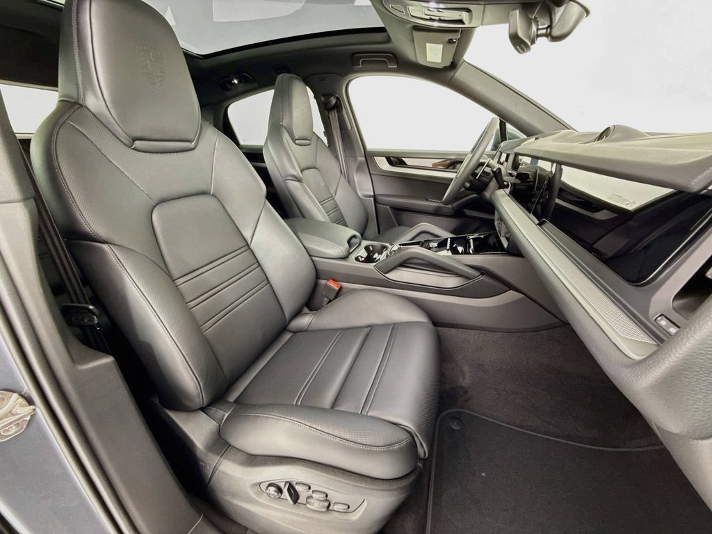 New 2026 Porsche Cayenne Coupe AWD/4WD image 30