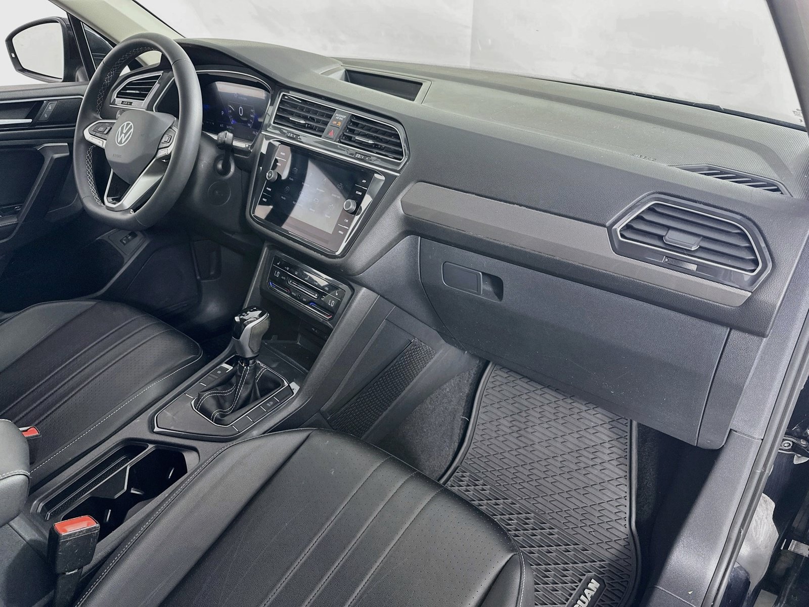 Used 2024 Volkswagen Tiguan SE FWD image 28