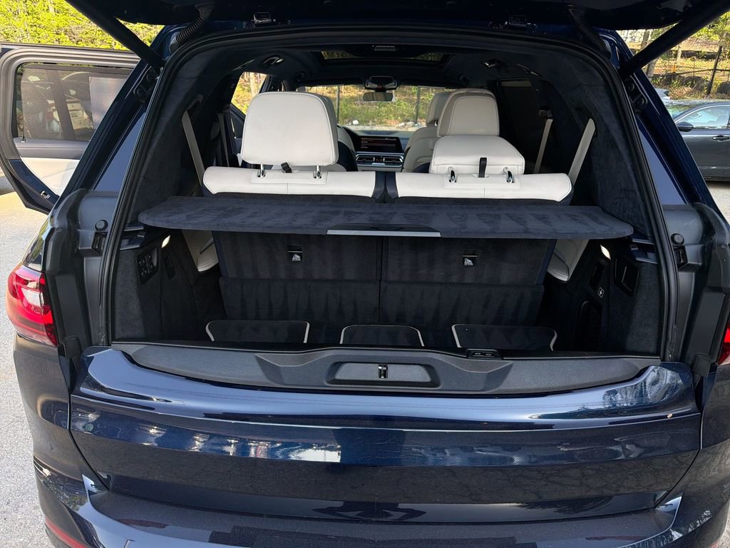 Used 2022 BMW X7 xDrive40i w/ Executive Package AWD/4WD image 21