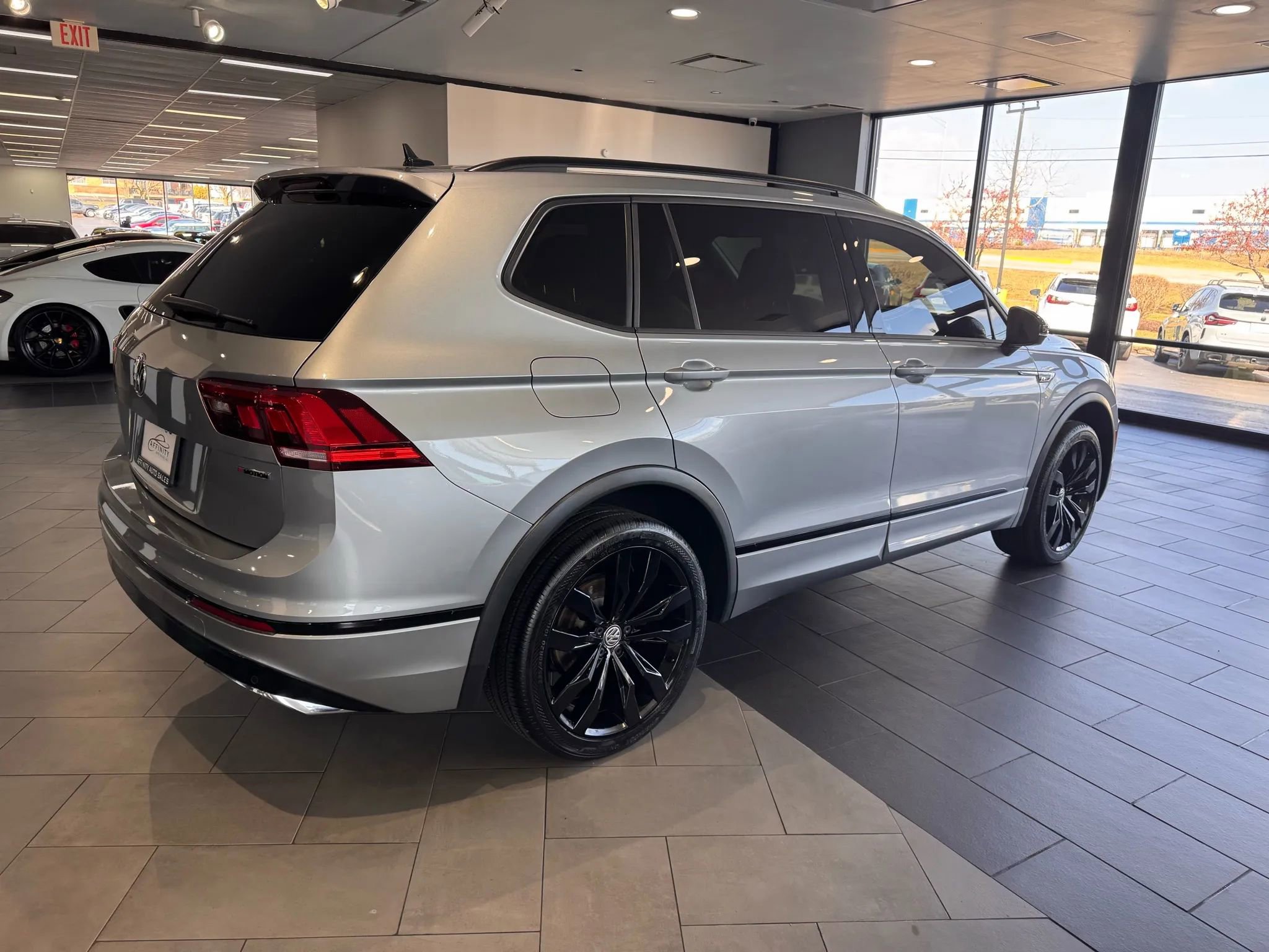 Used 2021 Volkswagen Tiguan SE R-Line AWD/4WD image 6