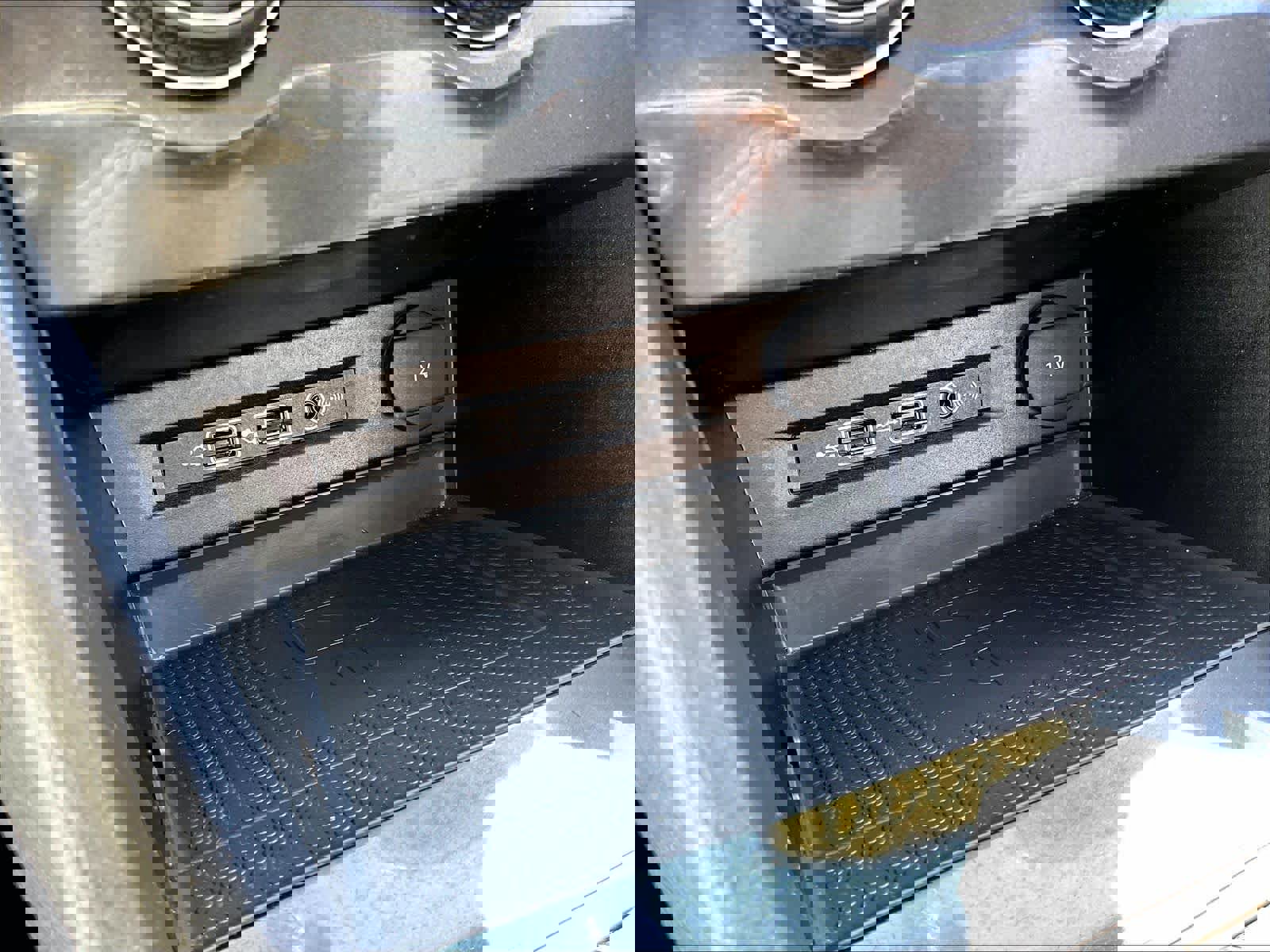 Used 2020 Volkswagen Tiguan SE AWD/4WD image 26