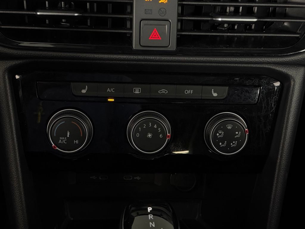 Used 2023 Volkswagen Taos SE w/ Panoramic Sunroof Package FWD image 17