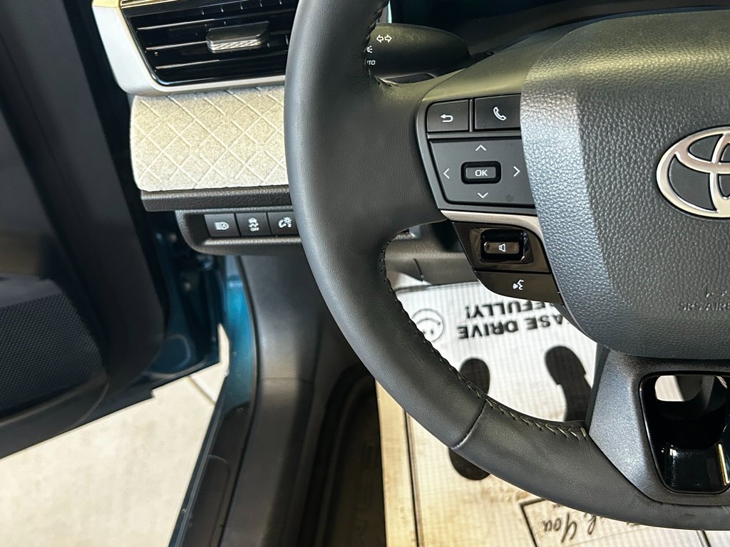 Used 2025 Toyota Camry XLE image 10