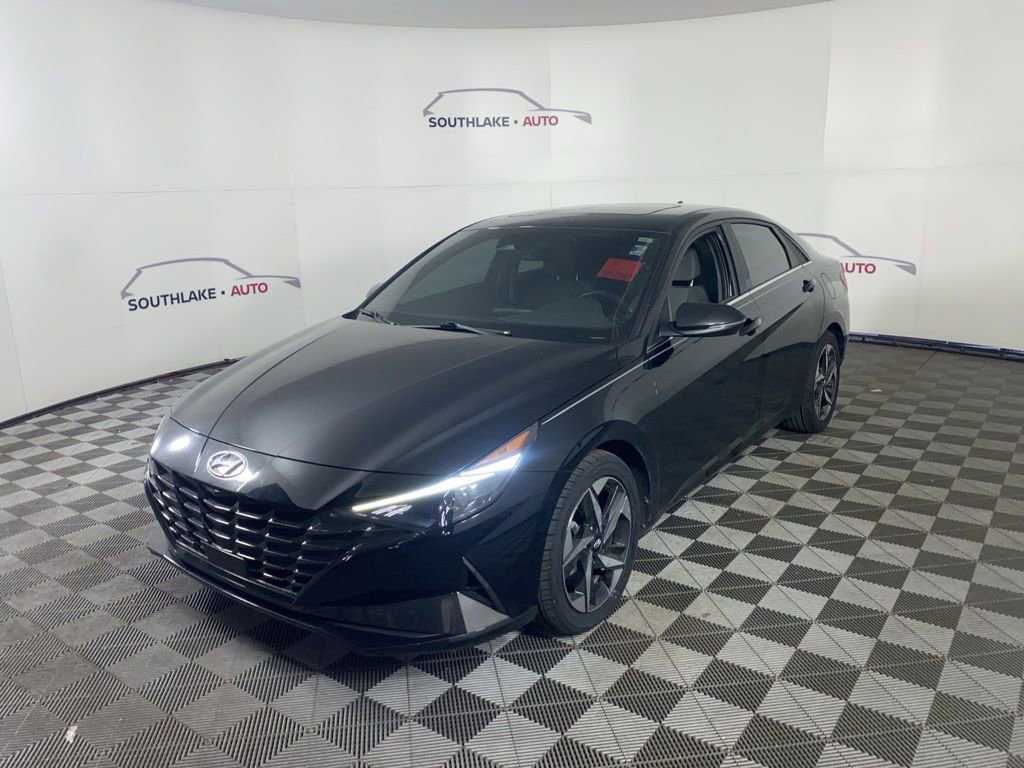 Used 2022 Hyundai Elantra SEL w/ Convenience + Premium Package image 3