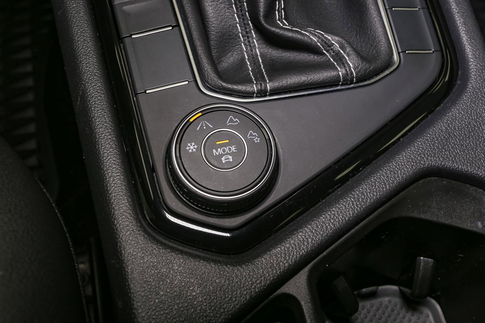 Certified 2024 Volkswagen Taos SEL image 37