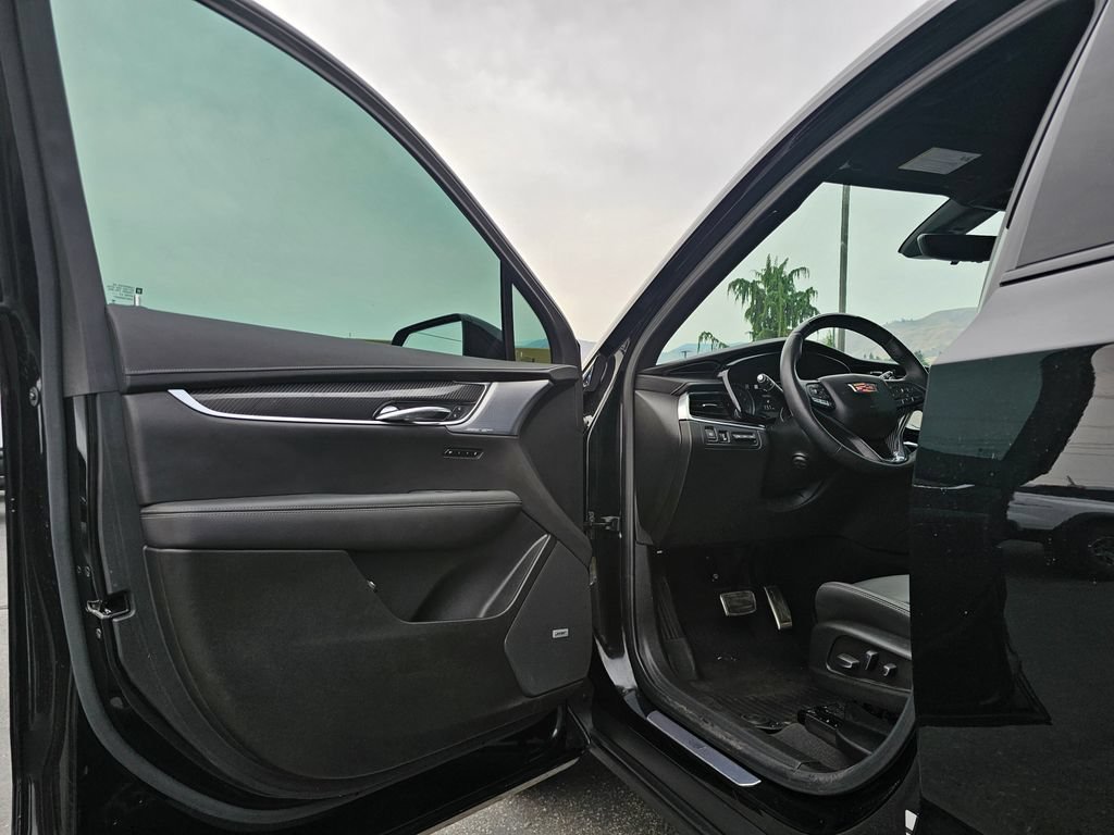 Certified 2024 Cadillac XT6 Sport w/ LPO, ONYX Package AWD/4WD image 26