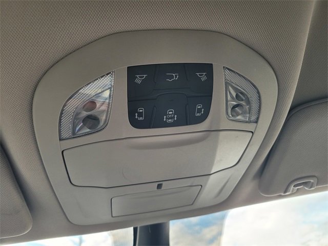 Used 2024 Chrysler Pacifica Touring-L image 22