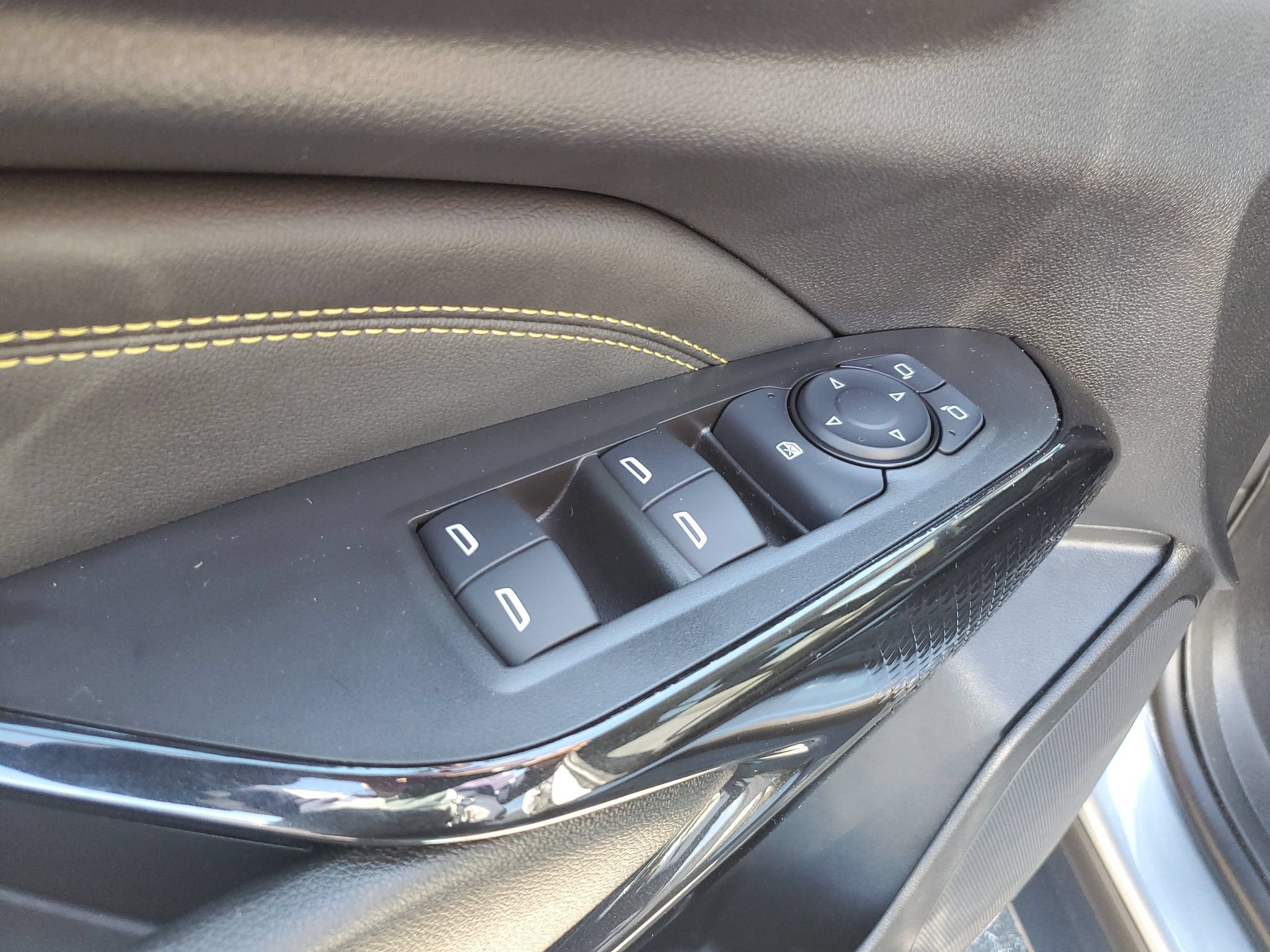 Used 2025 Chevrolet Trax LT FWD image 13