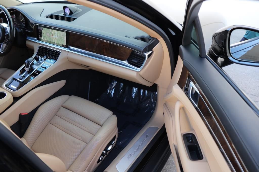 Used 2018 Porsche Panamera 4 image 28