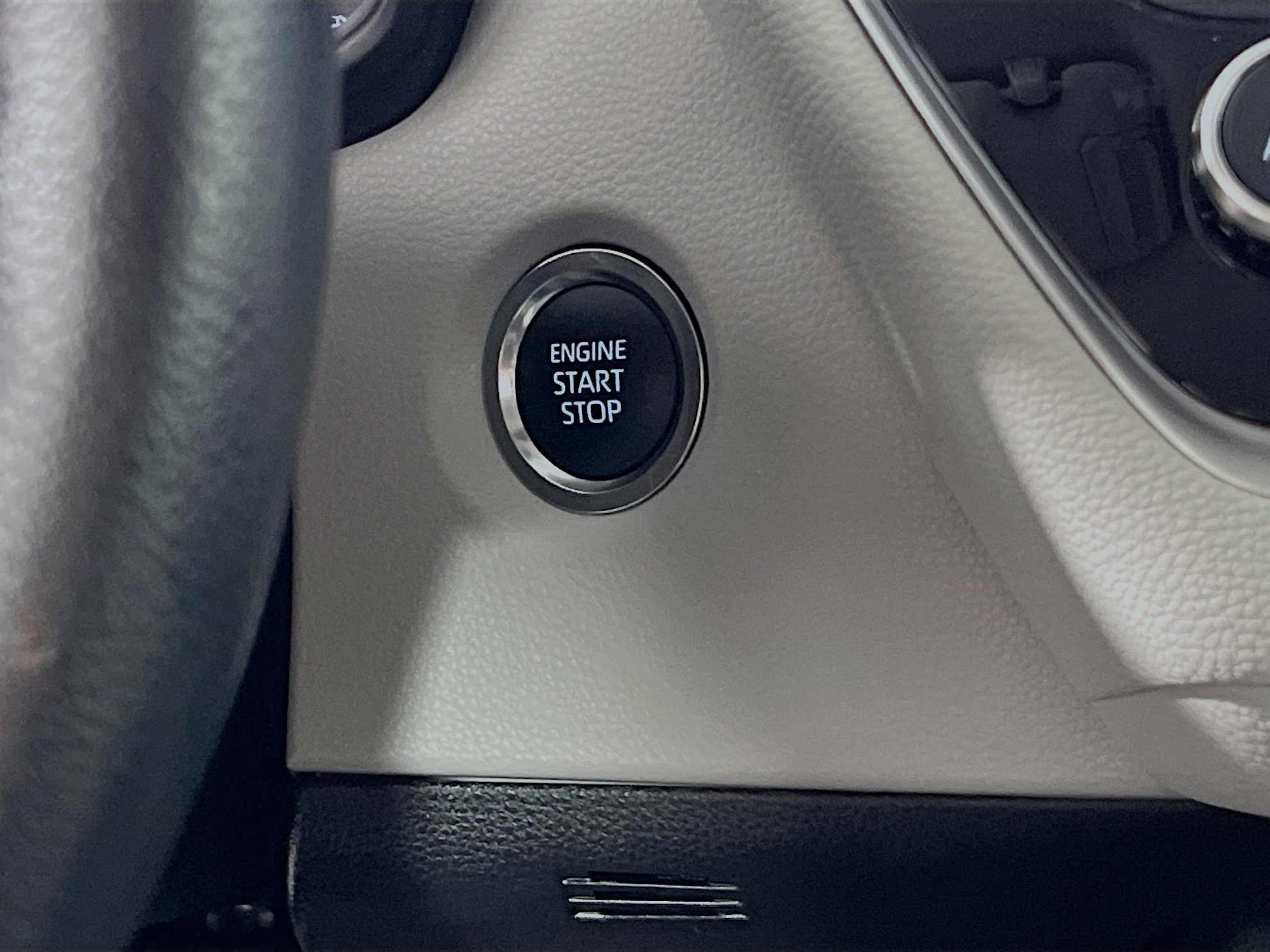 Used 2025 Toyota Corolla LE w/ Convenience Package FWD image 23