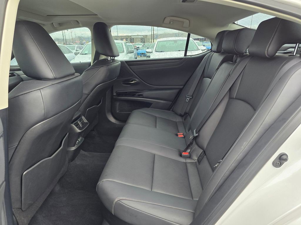 Used 2025 Lexus ES 300h w/ Premium Package FWD image 16