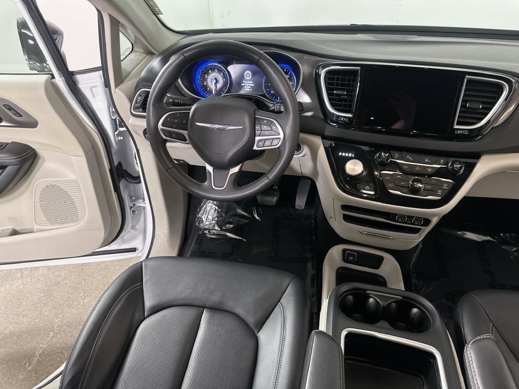 Used 2024 Chrysler Pacifica Touring-L FWD image 20