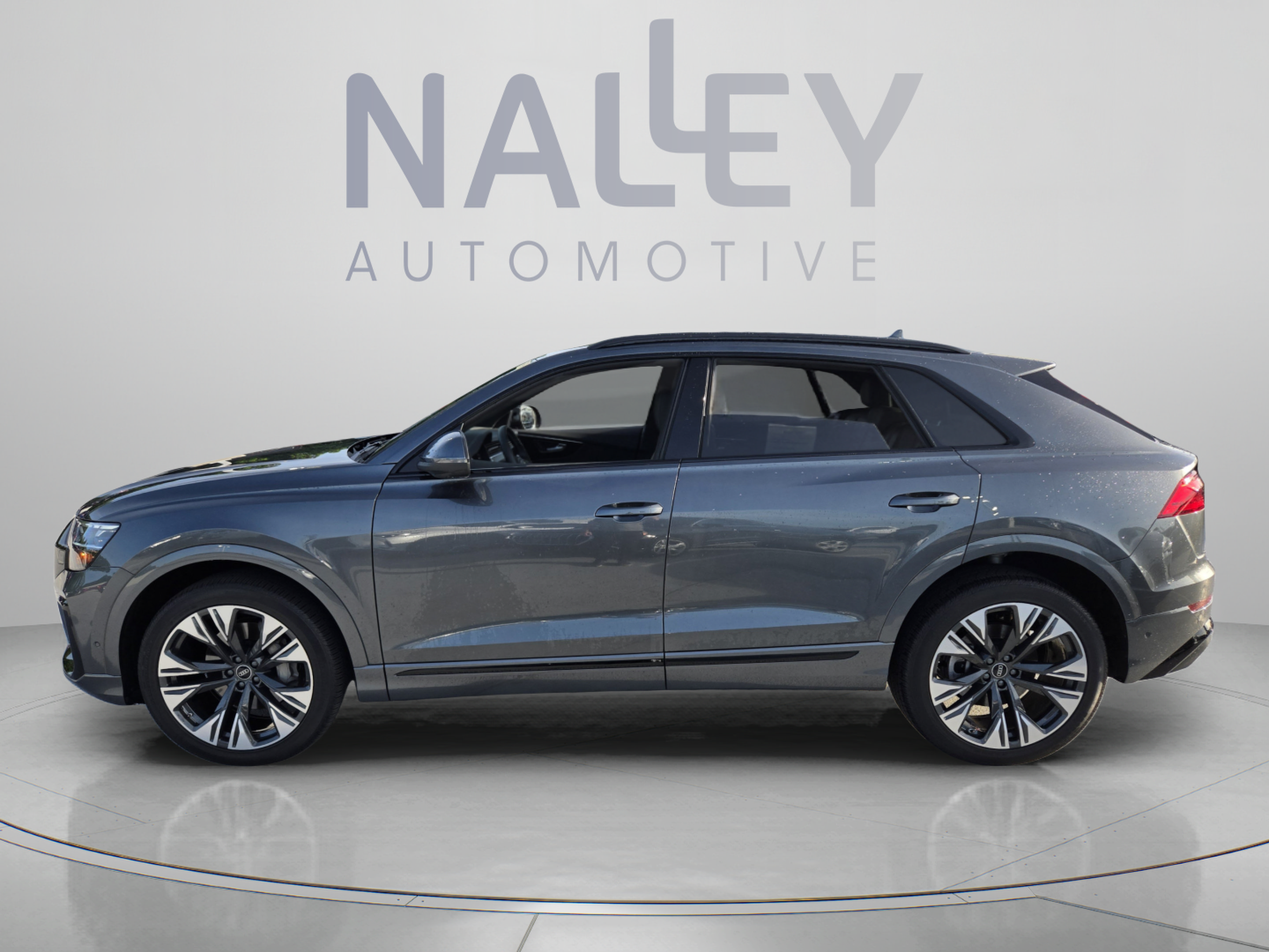Used 2025 Audi Q8 Premium Plus AWD/4WD image 2