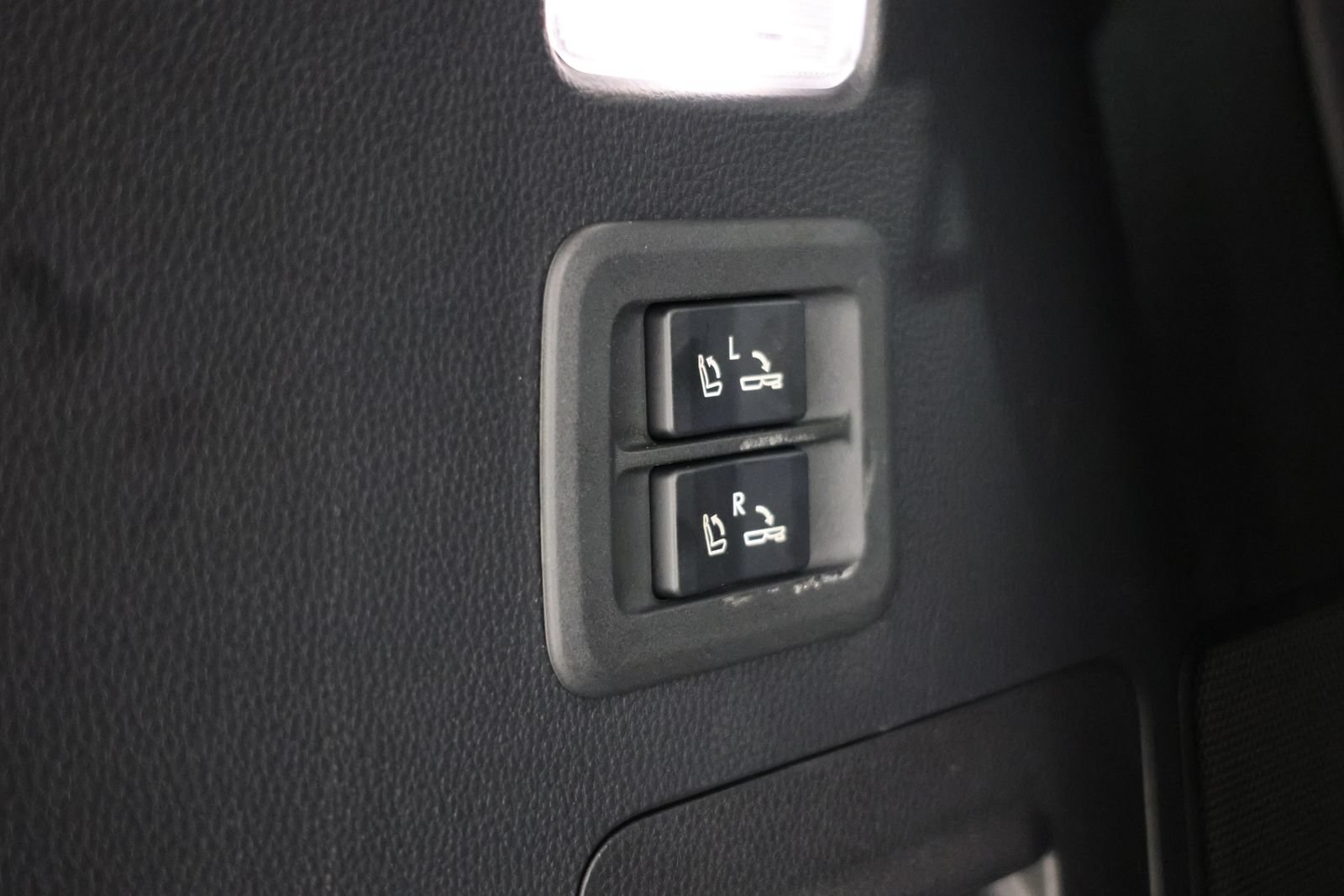 Used 2023 Lexus LX 600 F Sport w/ Accessory Package (Z1) AWD/4WD image 55