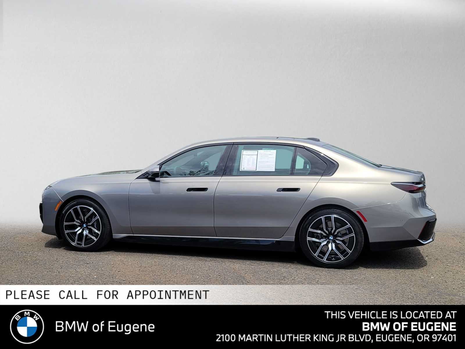 Used 2025 BMW i7 eDrive50 w/ M Sport Package RWD image 6
