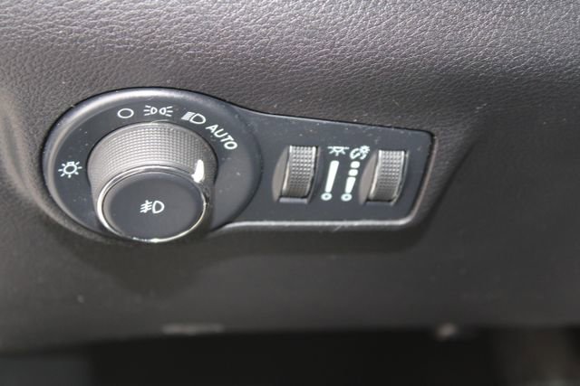 Used 2022 Jeep Compass Latitude image 13