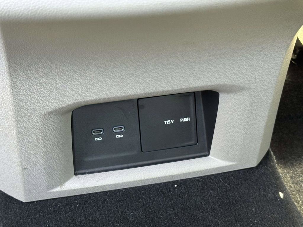 Used 2023 Volkswagen Atlas SE AWD/4WD image 32