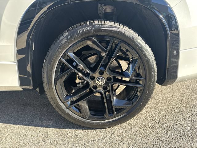 New 2026 Volkswagen Tiguan SE R-Line FWD image 34