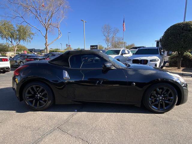 Used 2018 Nissan 370Z Touring image 2