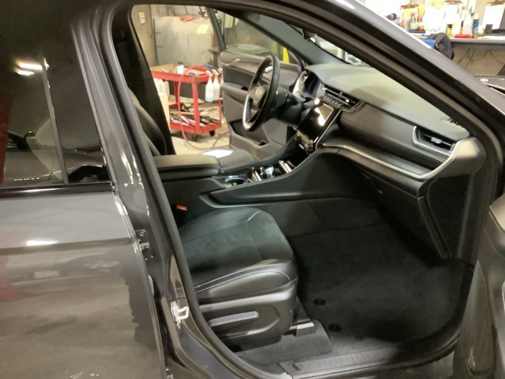 Used 2023 Jeep Grand Cherokee Altitude image 19