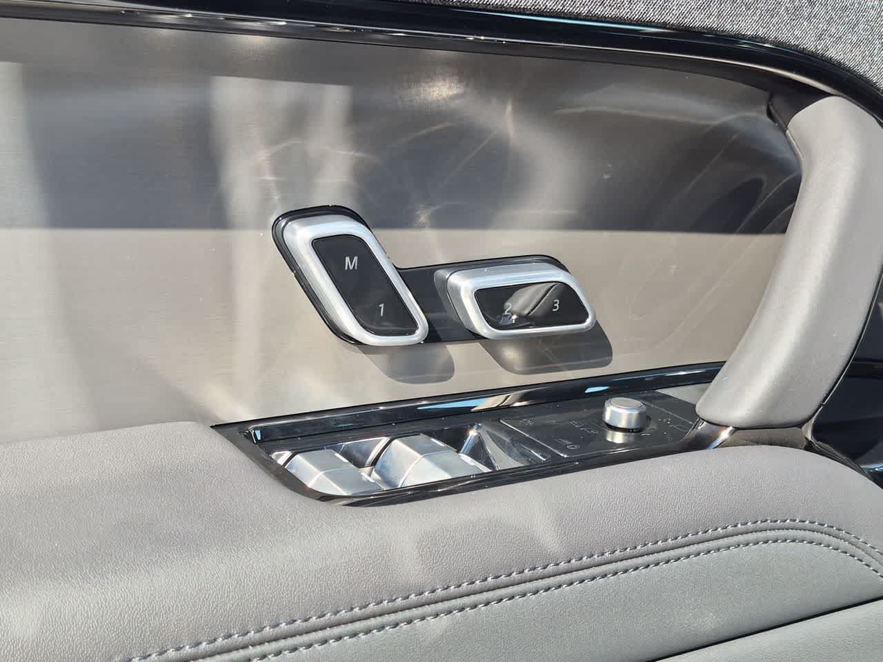 New 2027 Land Rover Range Rover Sport SE AWD/4WD image 18