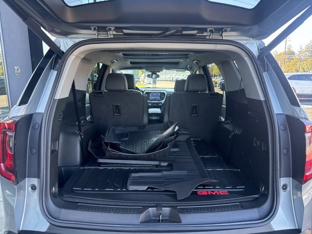 Used 2023 GMC Acadia SLT w/ Elevation Edition image 5