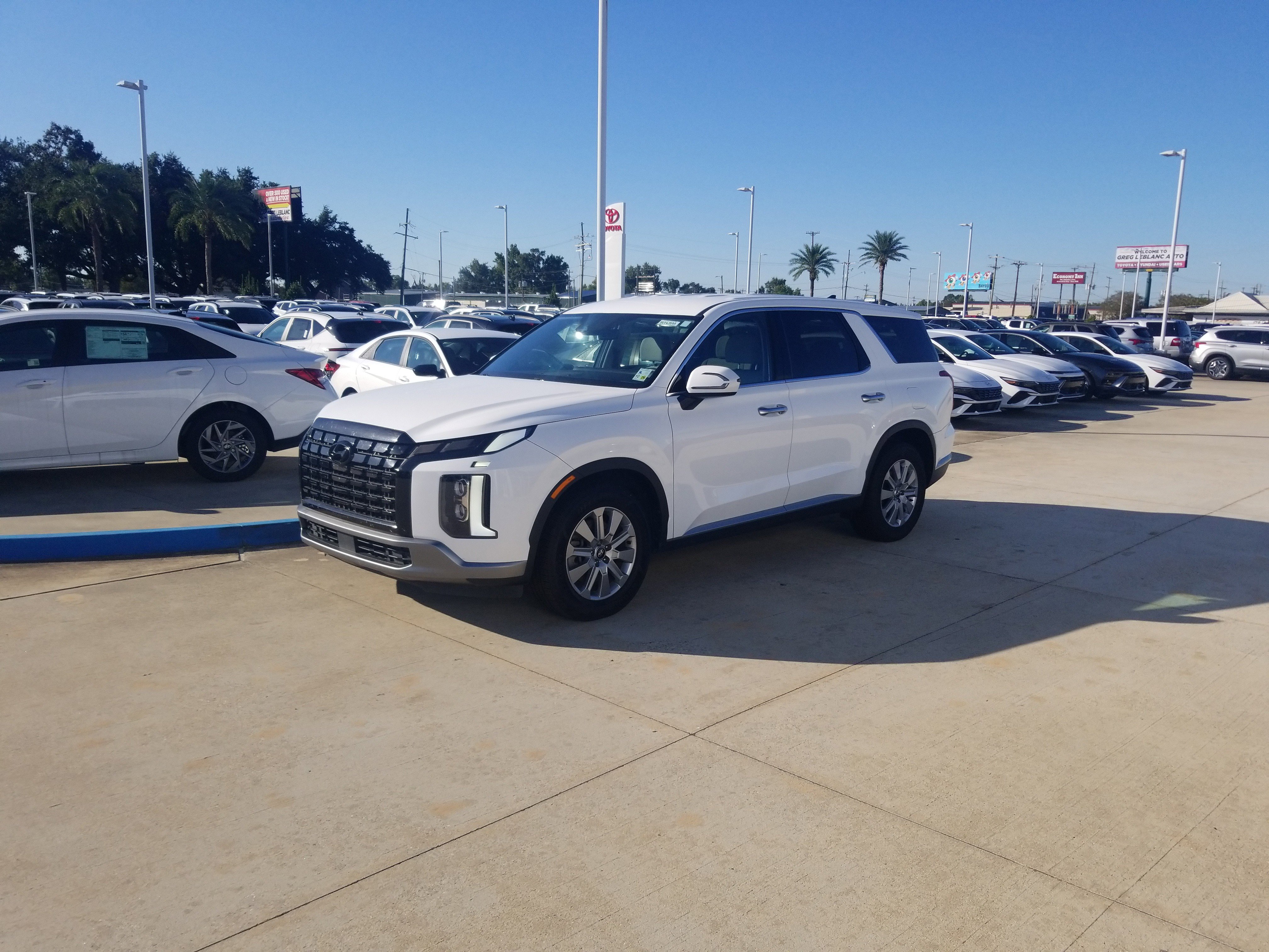 Used 2023 Hyundai Palisade SE w/ Cargo Package image 3