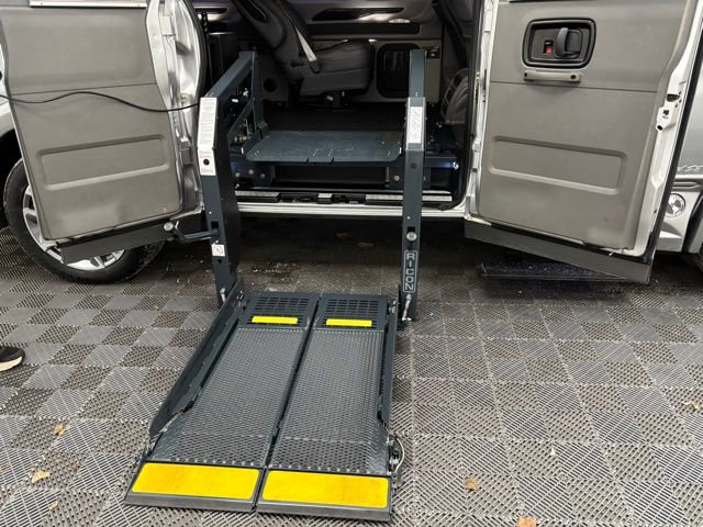 Used 2022 GMC Savana 2500 Mobility w/ Enhanced Convenience Package image 6