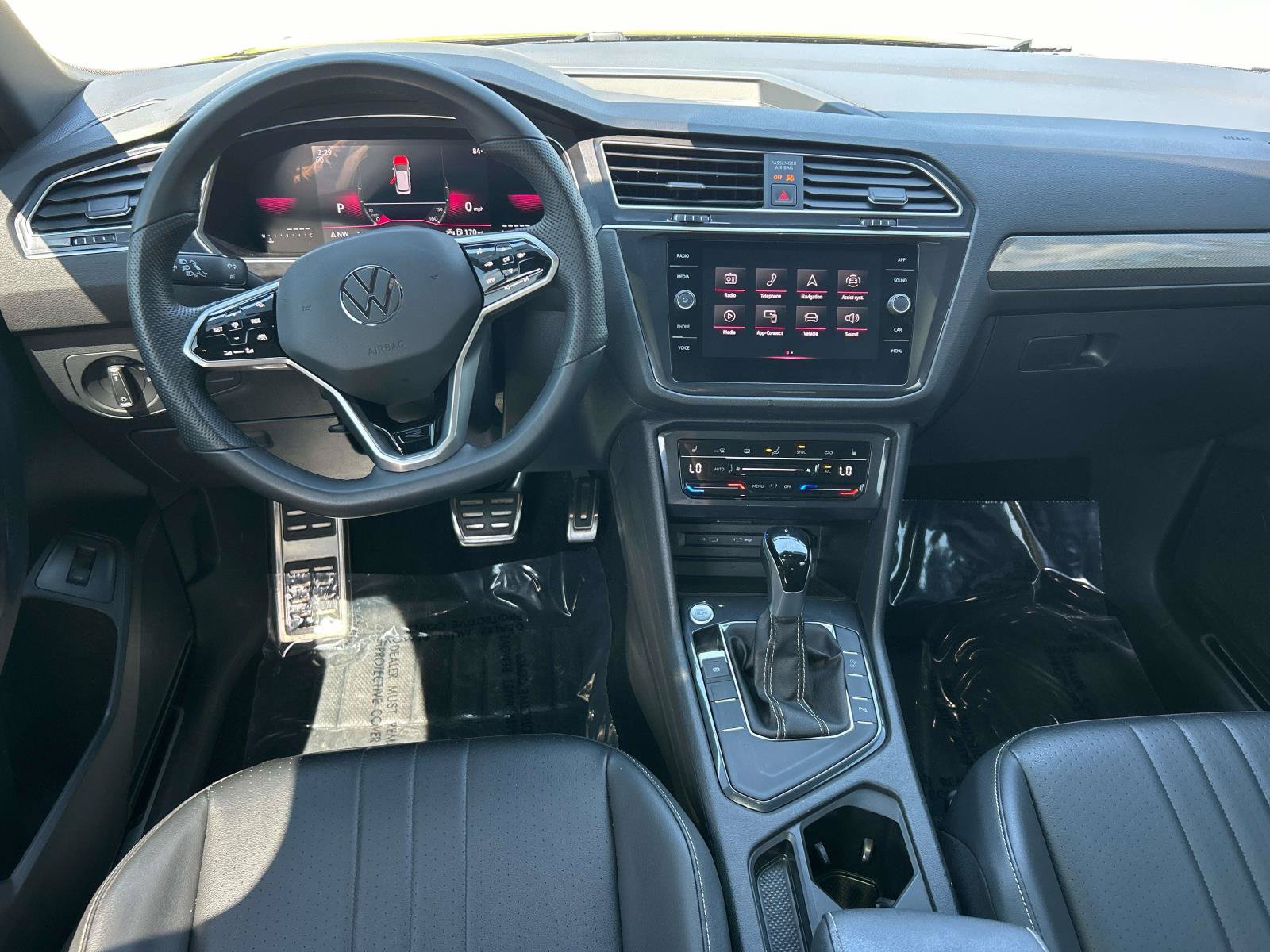 Used 2024 Volkswagen Tiguan SE R-Line FWD image 29