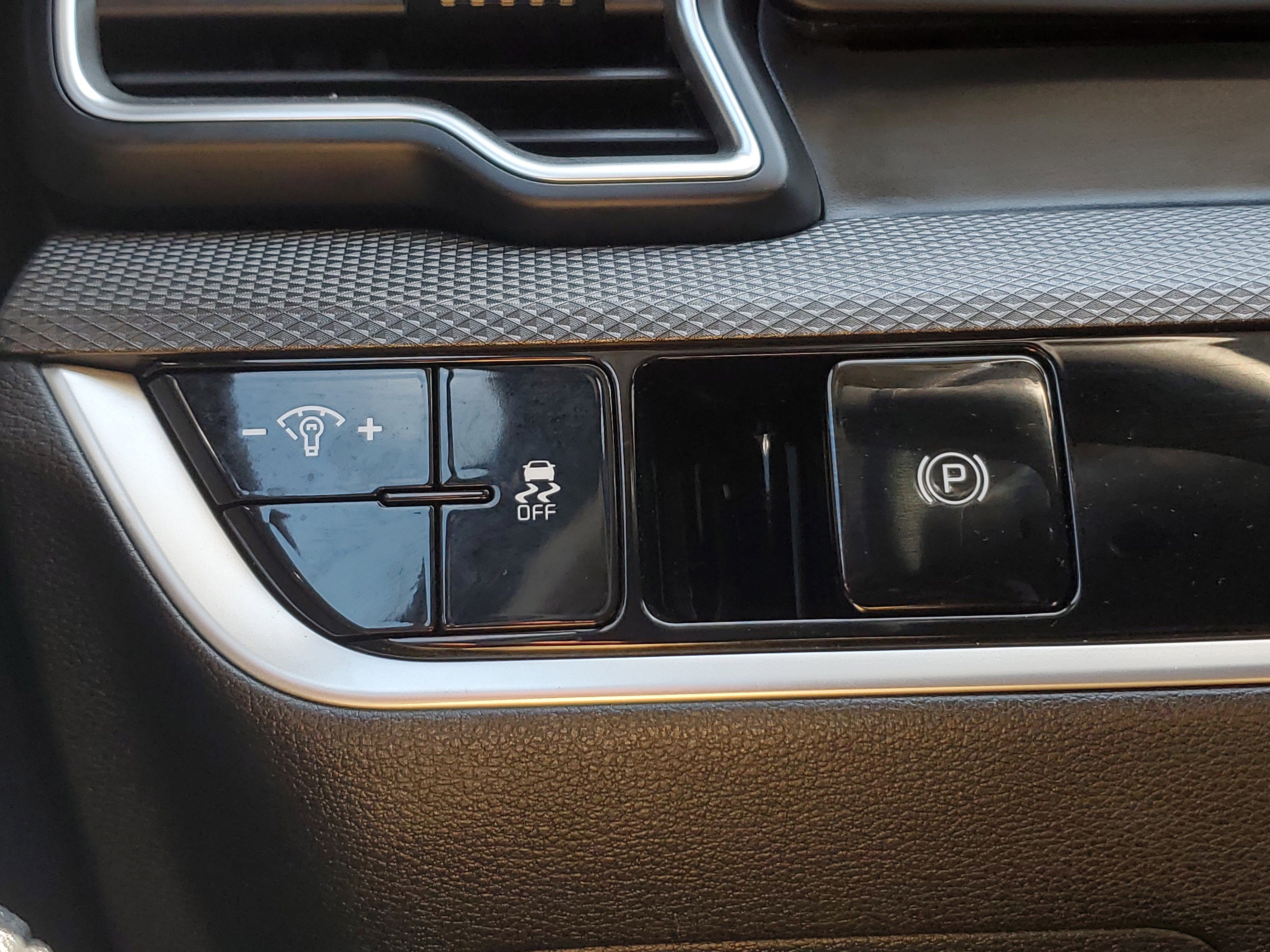 Used 2025 Kia Sportage LX image 29