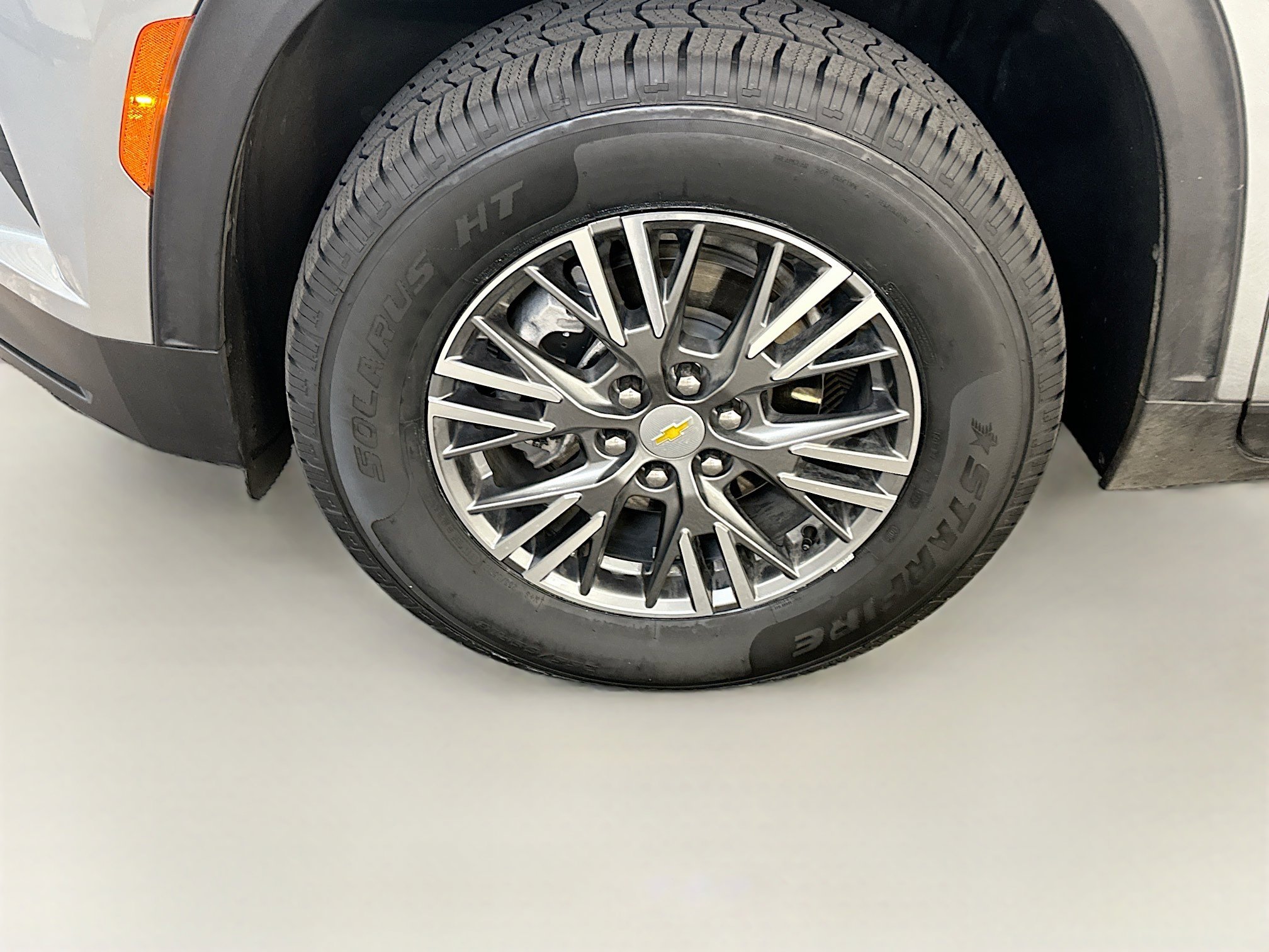 Used 2025 Chevrolet Traverse LT image 11