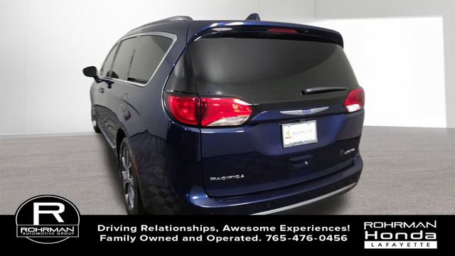 Used 2018 Chrysler Pacifica Limited w/ Tire & Wheel Group image 3