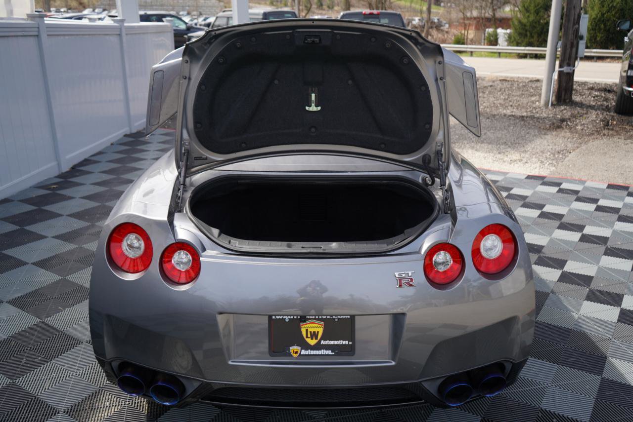 Used 2010 Nissan GT-R Premium image 50