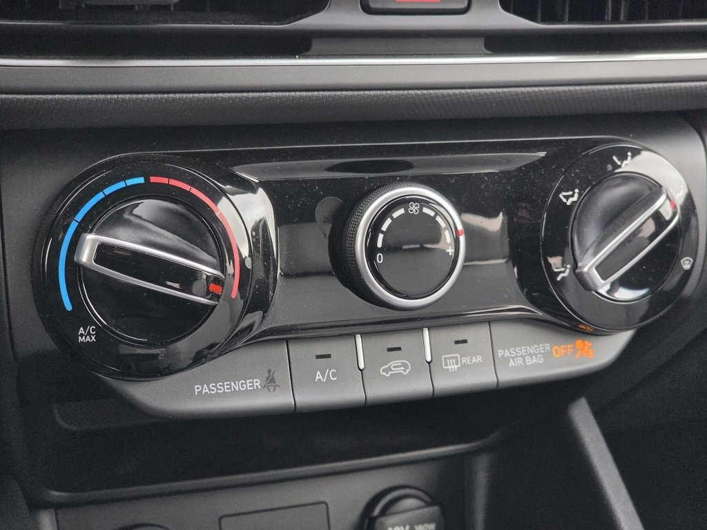 Used 2023 Hyundai Kona SEL image 32